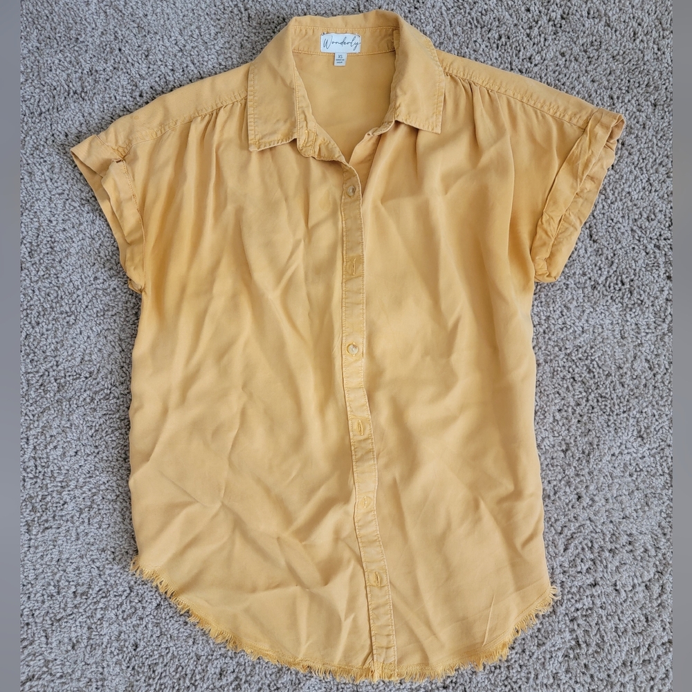 Wonderly Yellow Top